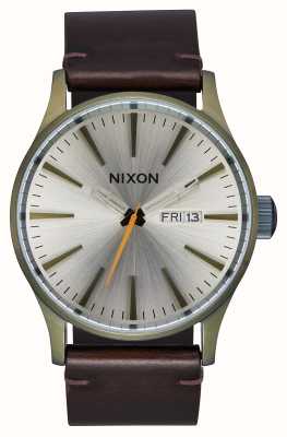 Nixon Часы Sentry из серебристой/коричневой кожи с излишками A105-5093-00